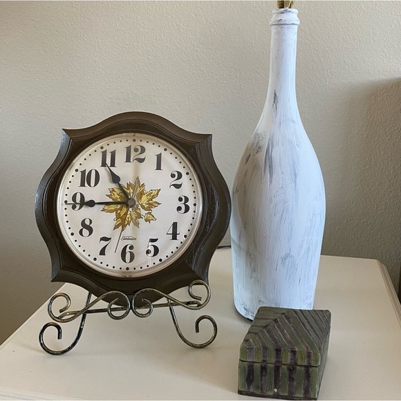 VINTAGE 70s Sunbeam Wall Clock with Autumn Leaves Accent - Picture 1 of 5